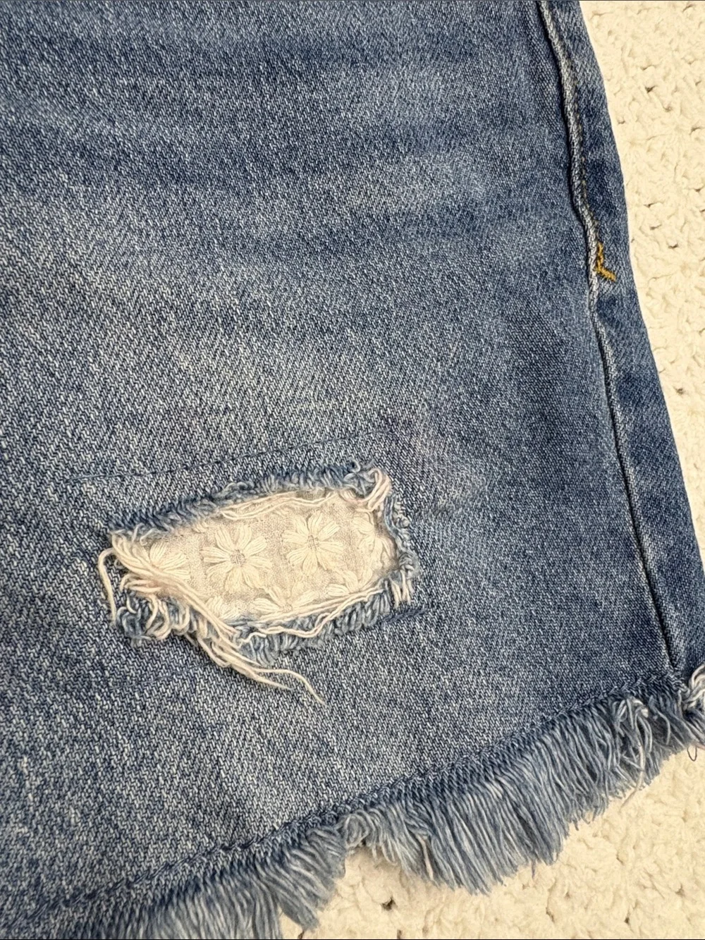 Cat & Jack Distressed Embroidery Stretch Blue Denim Jean Shorts Girls Size L !